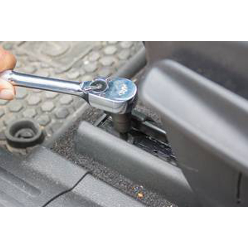 ベルハウジング、内装部品、ドアフレーム、ボディパーツなど、多岐にわたる箇所で使用されている特殊ネジに対応します。