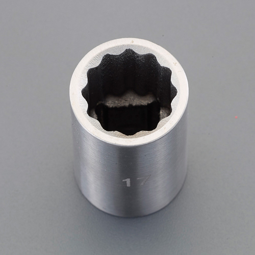 内側は円弧状のため、ナットが削れるのを防ぎます。