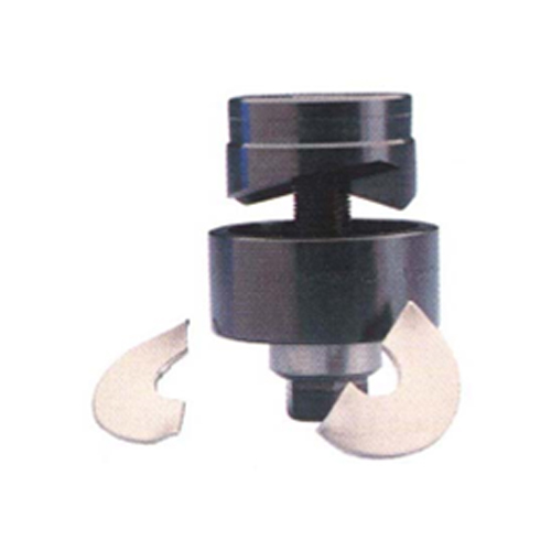 パンチしたぬきカスは半分にわれます。