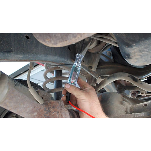 色で発光する為、360°全方位から極性を確認できます。