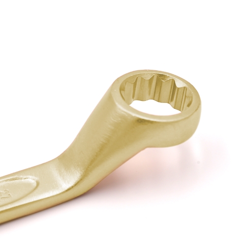 ハンドルは曲がっているので、障害物を避けて効率的に作業できます。