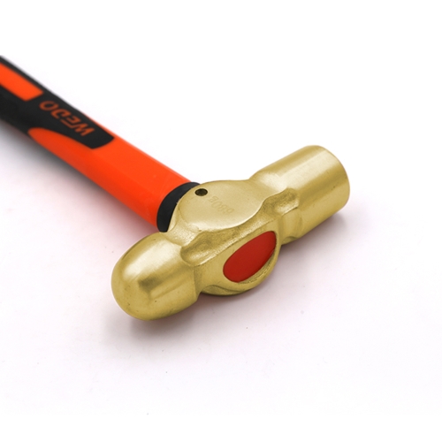 ヘッドは接着剤で固定されており、湿度の影響を受けず耐久性に優れています。