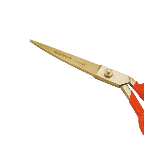 幅広のヘッド採用、切断能力を高めます。