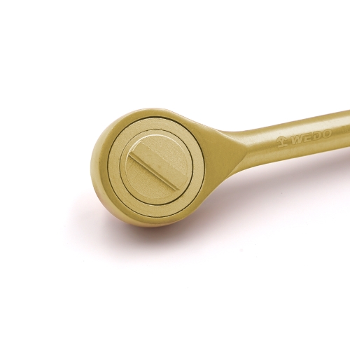 72枚歯ギアのラチェットヘッドより、5度の回転でも容易し、狭い場所での片手操作に便利です。