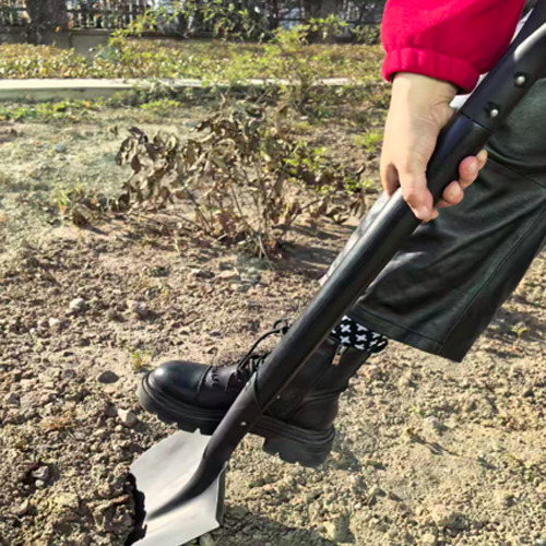 地面に刺さりやすく、掘りやすい丸型(剣先)タイプ