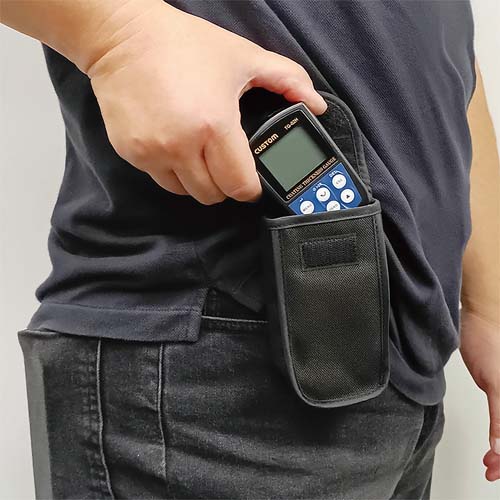 持ち運びに便利な収納ケース付き