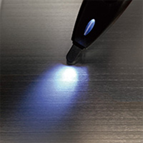先端にLED照明を搭載