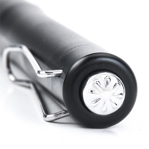 ライトの上部のスイッチを押すだけで、点灯、消灯ができます。