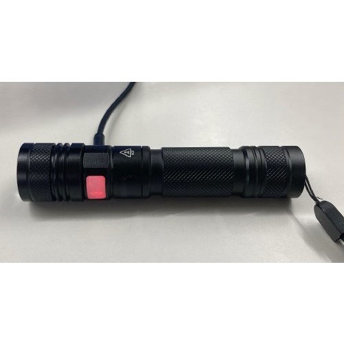 充電時・残量が少ない時は赤く点滅します