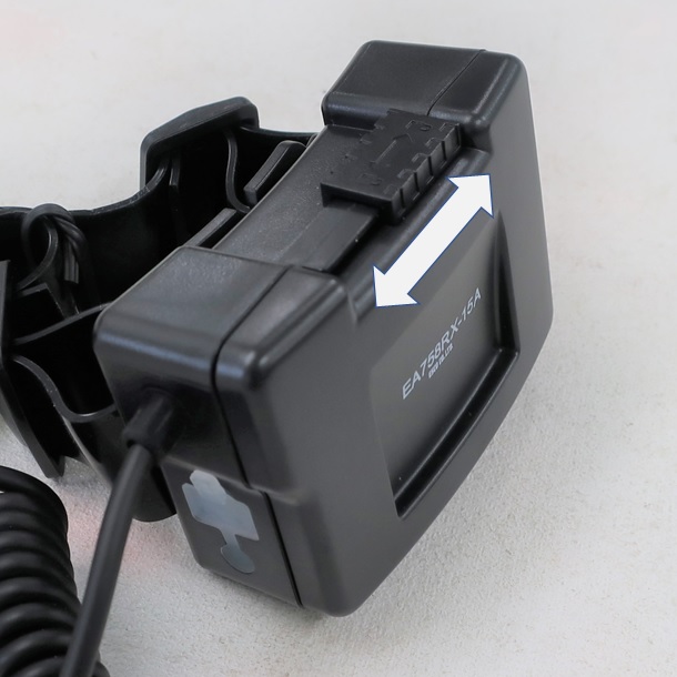 電池蓋はスライド式