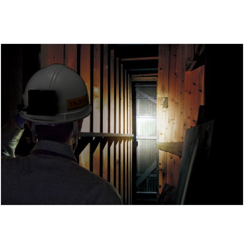 中心光がくっきり明るく、すそ広がりに周辺光が広範囲に照らす大径照射