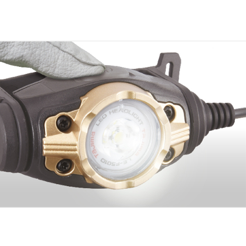 電源を入れると暗いモードから順に点灯する目と電池に優しいロースタートスイッチ採用\n