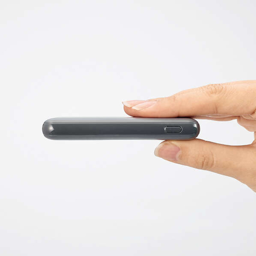 薄型モデルで、バッグに入れて毎日持ち歩けるサイズ