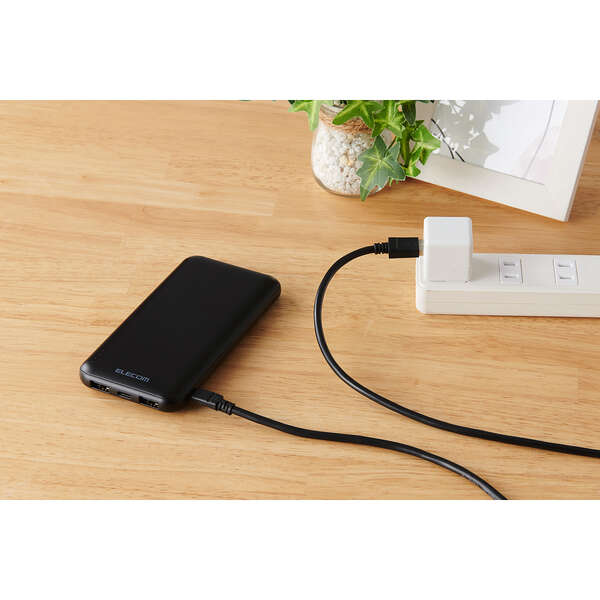 本体充電はUSB Type-Cポート・USB Micro-Bポートから可能