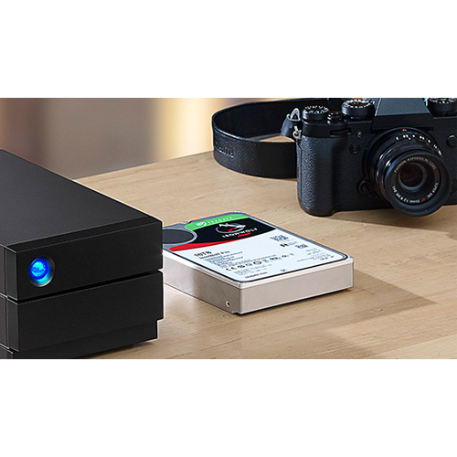 重厚感溢れるフォルムのハードディスク