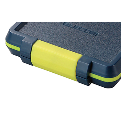 大きめのヒンジでしっかりと閉じる蓋を採用。簡易に開いてしまう危険性を軽減する。