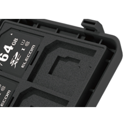 クッション素材がカードにしっかりフィットし、外部からの衝撃を緩和。