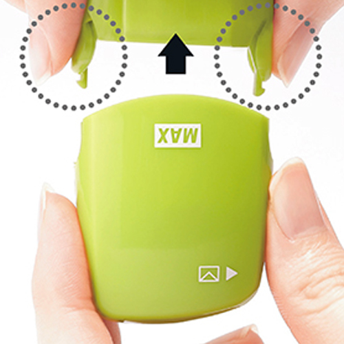 交換方法\n１，キャップをはずし、両サイドのボタンを押して、印面ローラーをはずす。