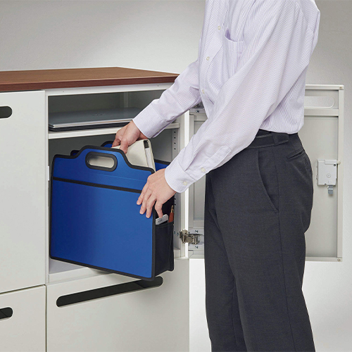 厚手のPPシート製できちんと自立するので、個人ロッカーにもすっきり収納できます。\n※本製品のカラーはホワイトです。