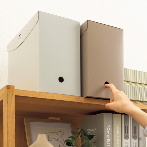 取り出しやすい指かけ穴が開いています。