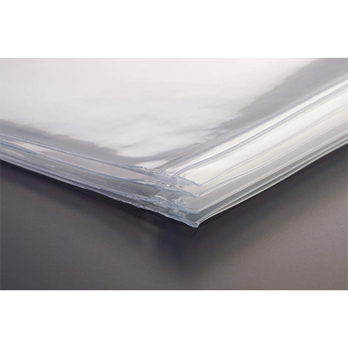 何枚も重ねたり、吊り下げてもかさばらないフラットチャックです。