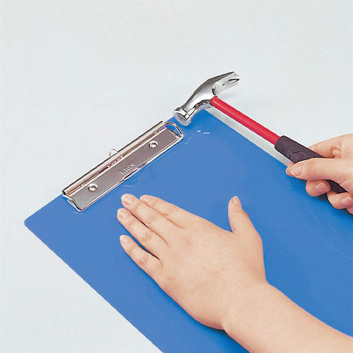 廃棄時に本体から金具を取り外すことができる分別設計です。