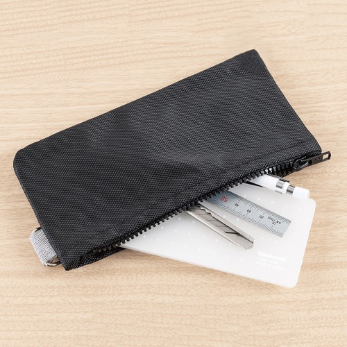 折りたためることで、使わない時は収納しやすく、省スペースでコンパクトに持ち運びことができます。