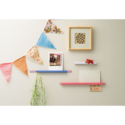 ※本商品はピンクです。\nくぼみにペンを置いたり、ポストカードが立てかけられます。