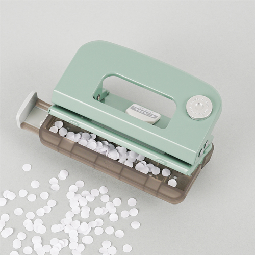 前開き式のクズ受けでパンチクズの散らばりを防止\n※画像は色違いです。