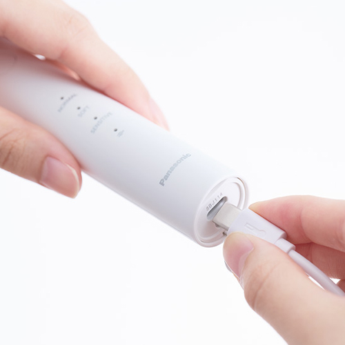充電台不要のダイレクトUSB（付属）充電