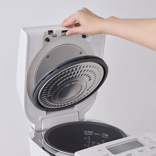 食洗機で洗えるワンタッチふた加熱板