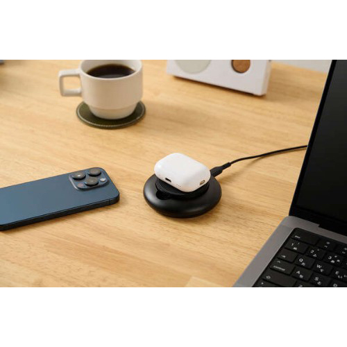 スマートフォンもAirPodsも充電できる2WAYタイプ