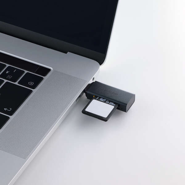 SDカードとmicroSDカードの2つのスロットを搭載