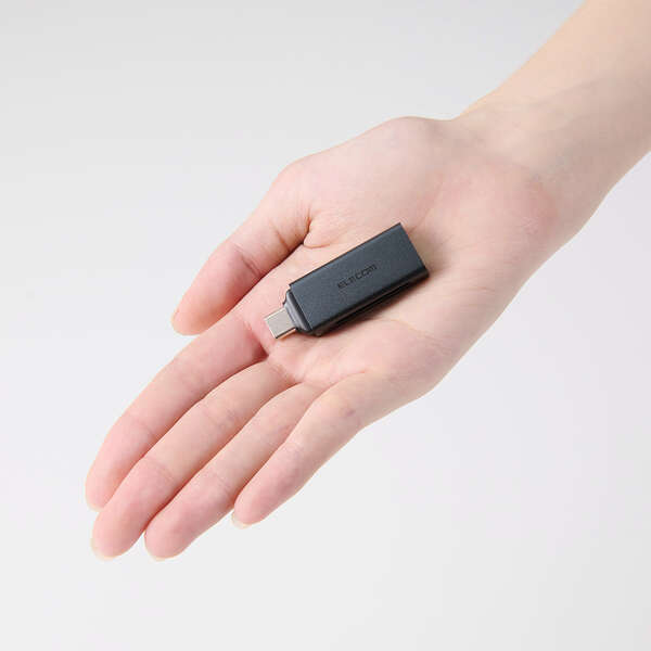 約8gと軽量かつコンパクトサイズで持ち運びに便利