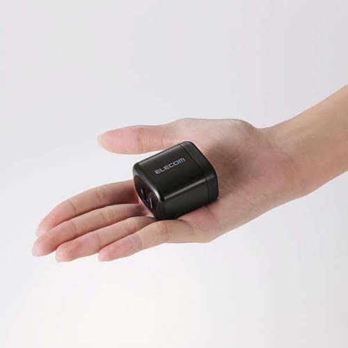 手のひらに隠れるほど小さく外出や出張などの際の持ち運びに便利