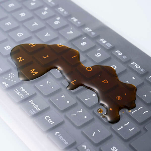 ホコリや汚れはもちろん、飲み物をこぼすなど不意のアクシデントからもキーボードを保護します。