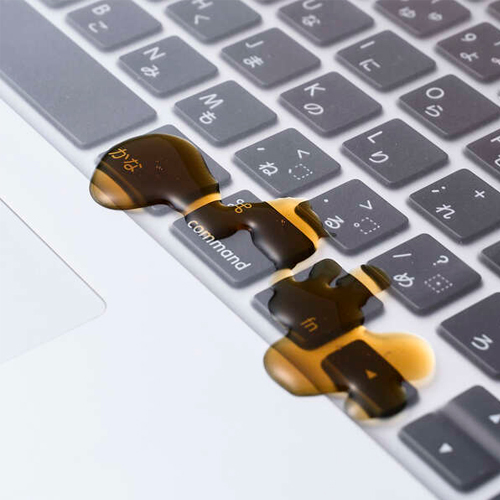 ホコリや汚れはもちろん、飲み物をこぼすなど不意のアクシデントからもキーボードを保護します。