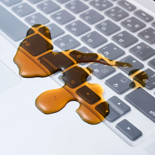 ホコリや汚れはもちろん、飲み物をこぼすなど不意のアクシデントからもキーボードを保護します。