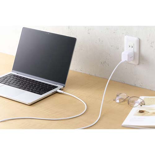 異物の挟み込みや水濡れなどの意図しない接続によるショートや発熱・発火を検知して、自動で電流を遮断するブレーカー搭載