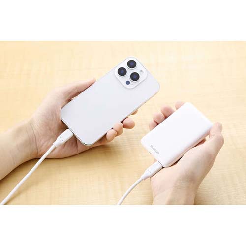 異物の挟み込みや水濡れなどの意図しない接続によるショートや発熱・発火を検知して、自動で電流を遮断するブレーカー搭載