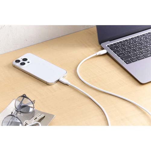 異物の挟み込みや水濡れなどの意図しない接続によるショートや発熱・発火を検知して、自動で電流を遮断するブレーカー搭載