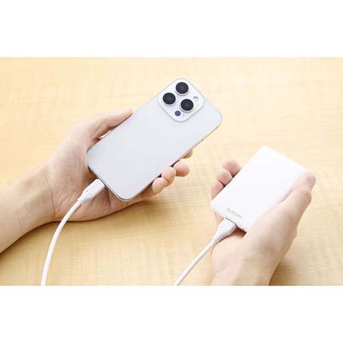 異物の挟み込みや水濡れなどの意図しない接続によるショートや発熱・発火を検知して、自動で電流を遮断するブレーカー搭載