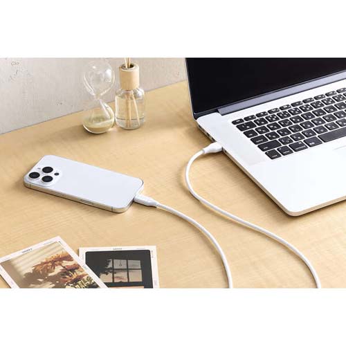 異物の挟み込みや水濡れなどの意図しない接続によるショートや発熱・発火を検知して、自動で電流を遮断するブレーカー搭載