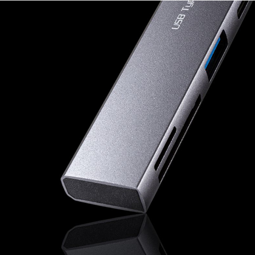 スタイリッシュなアルミ筐体