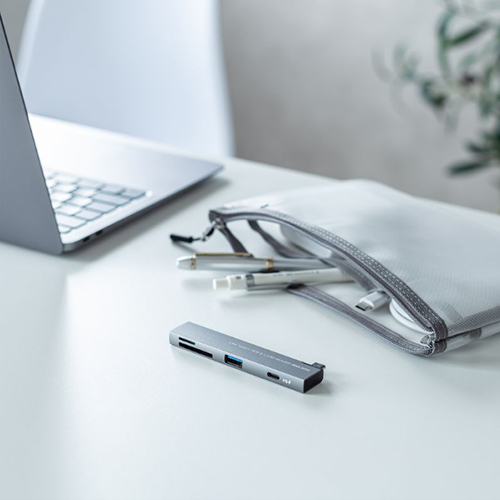 持ち運びやすいスリム設計