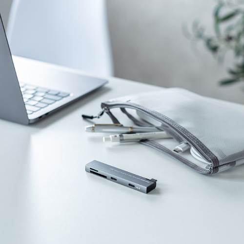 持ち運びやすいスリム設計