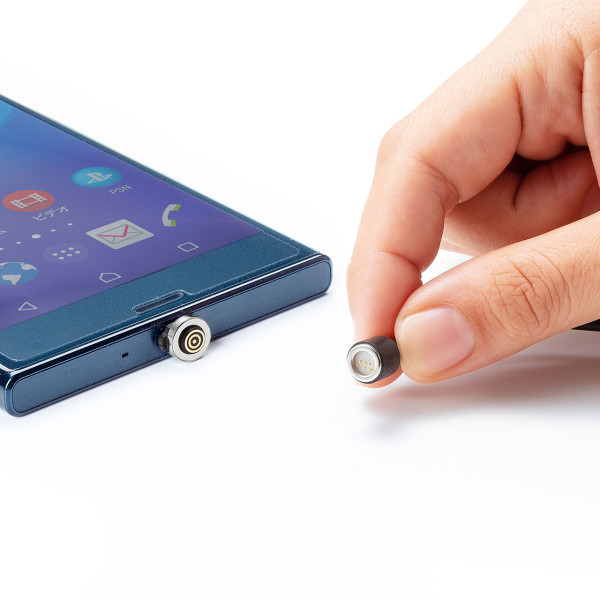 Magnet脱着式なので充電中に電話がかかって来ても簡単に脱着が可能