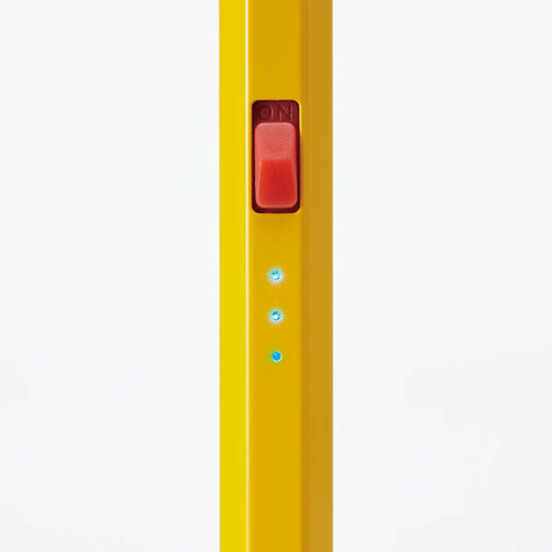 簡単にオン/オフができ、LEDランプでバッテリーの残量が分かります。