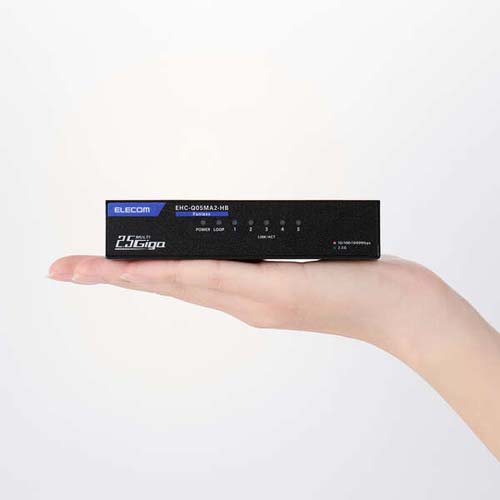 片手で持てるコンパクトサイズでファンレス設計のため、動作音が気になりません。