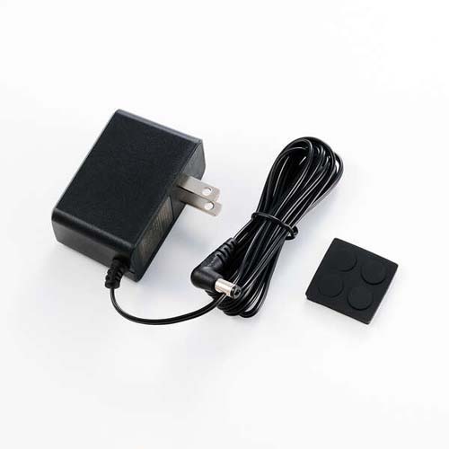 専用ACアダプター(約1.8m)1個、ゴム足4個付き